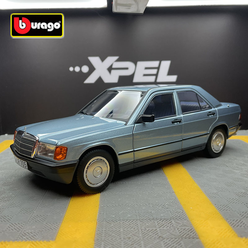 Model Kit Alfa Romeo - Bburago 1:24 Mercedes-Benz 190 E 2,6