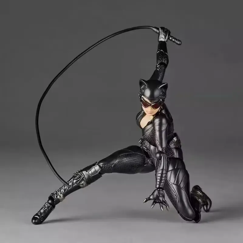 15cm Kaiyodo Revoltech Catwoma – Model Kit Batman Bewertung und Preis